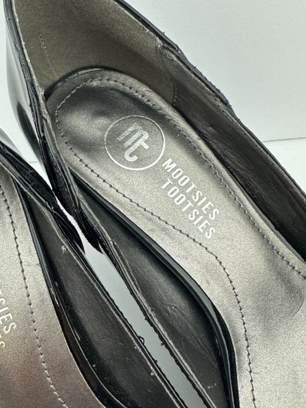 MOOTSIES TOOTSIES BLACK HIGH GLOSS PATENT PEEP-TOE KITTEN HEEL PUMPS SIZE 7M - Picture 3 of 12